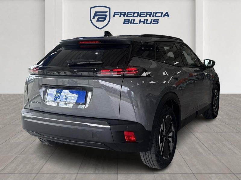 Grå Peugeot e-2008 fra 2025