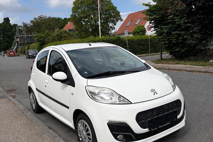 Grøn Peugeot 107 fra 2013