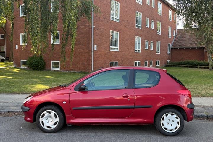 Grøn Peugeot 206 fra 2002
