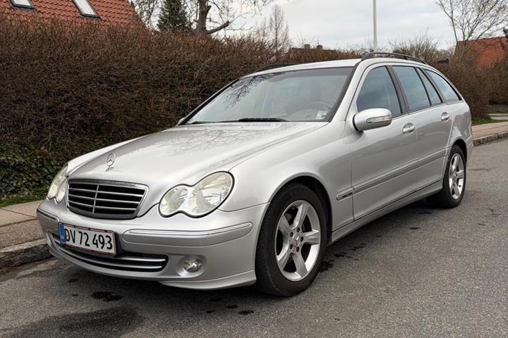 Grøn Mercedes C180 fra 2005