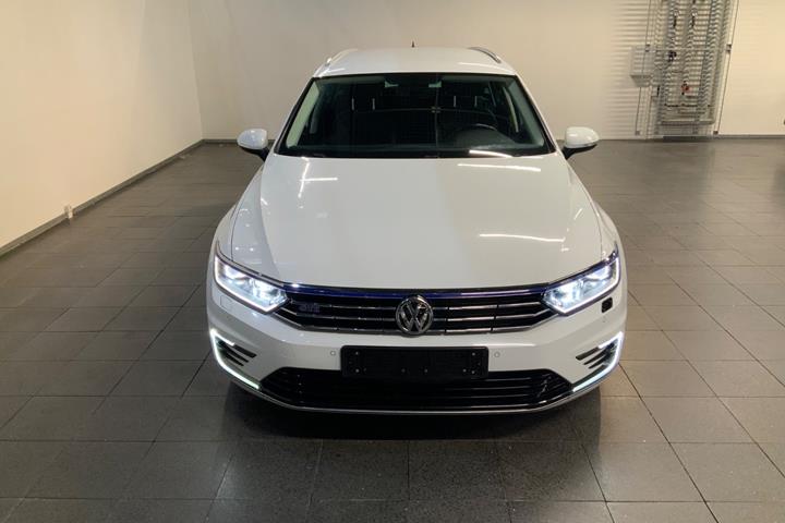 Hvid VW Passat fra 2018