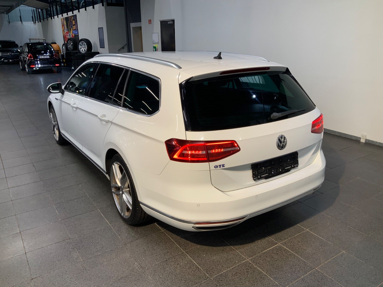 Hvid VW Passat fra 2018