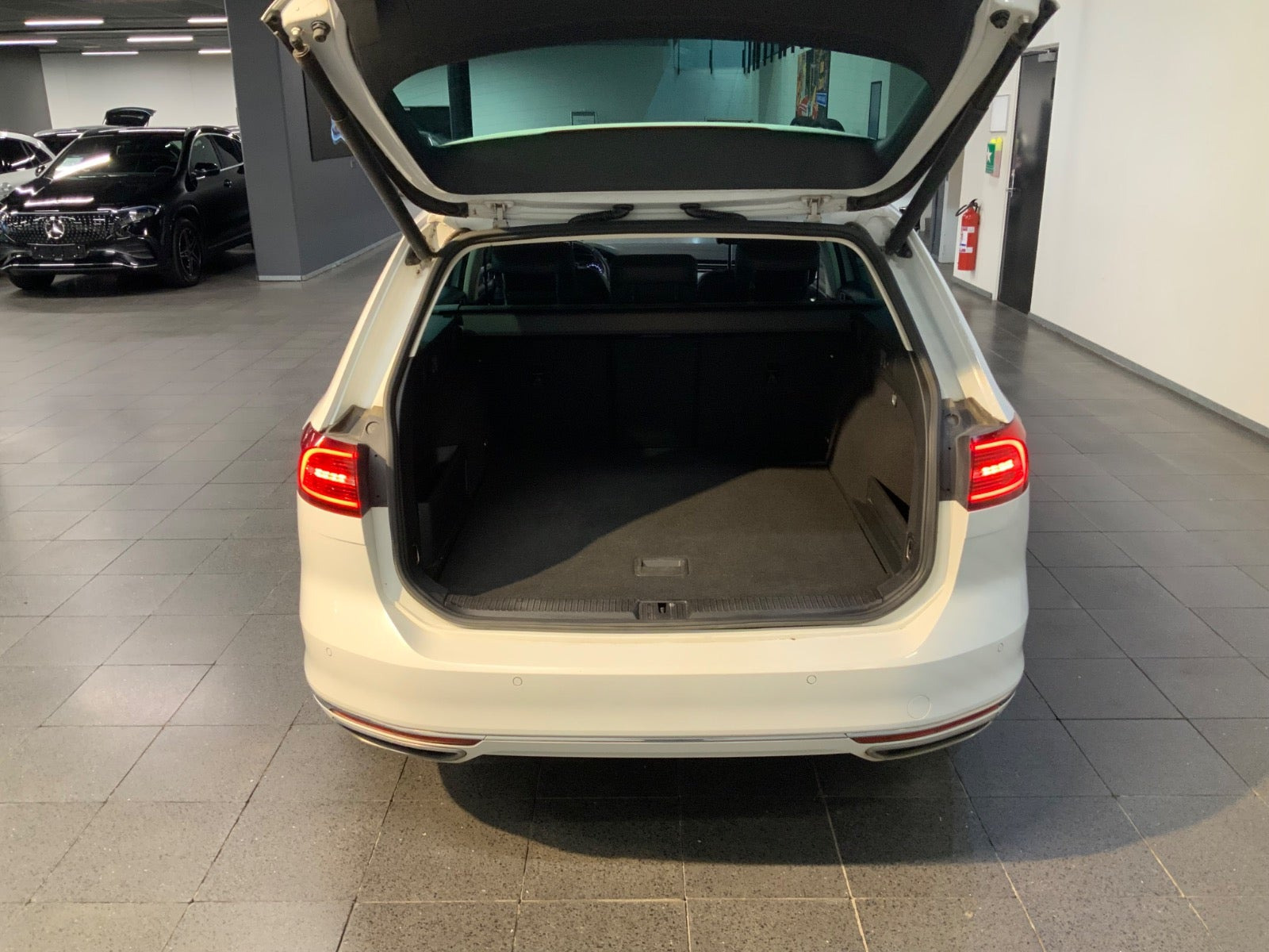 Hvid VW Passat fra 2018