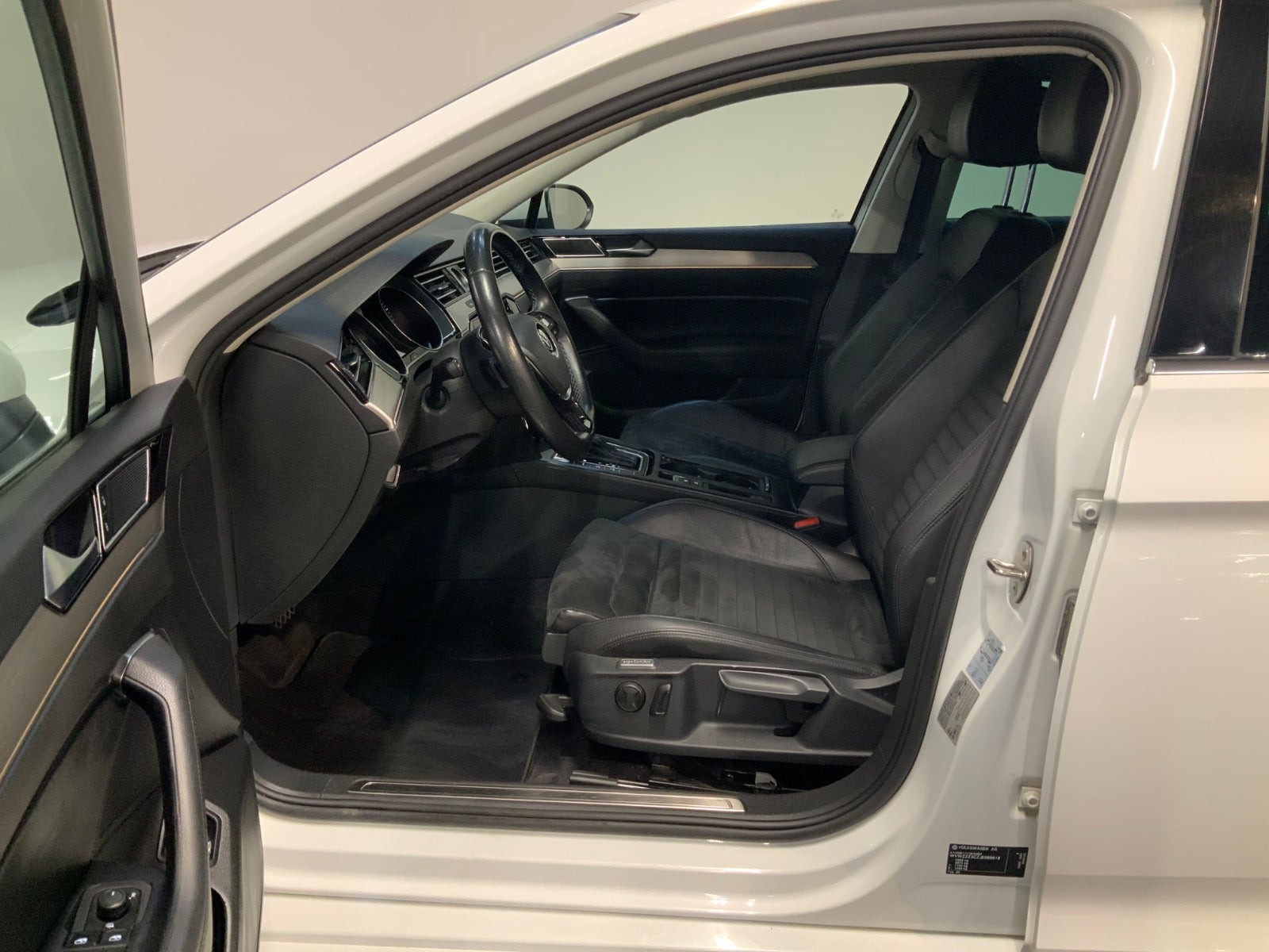 Hvid VW Passat fra 2018