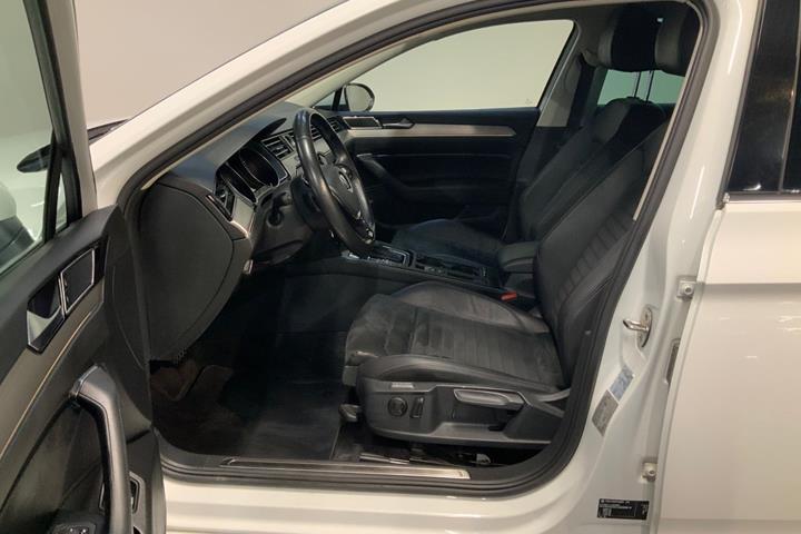 Hvid VW Passat fra 2018