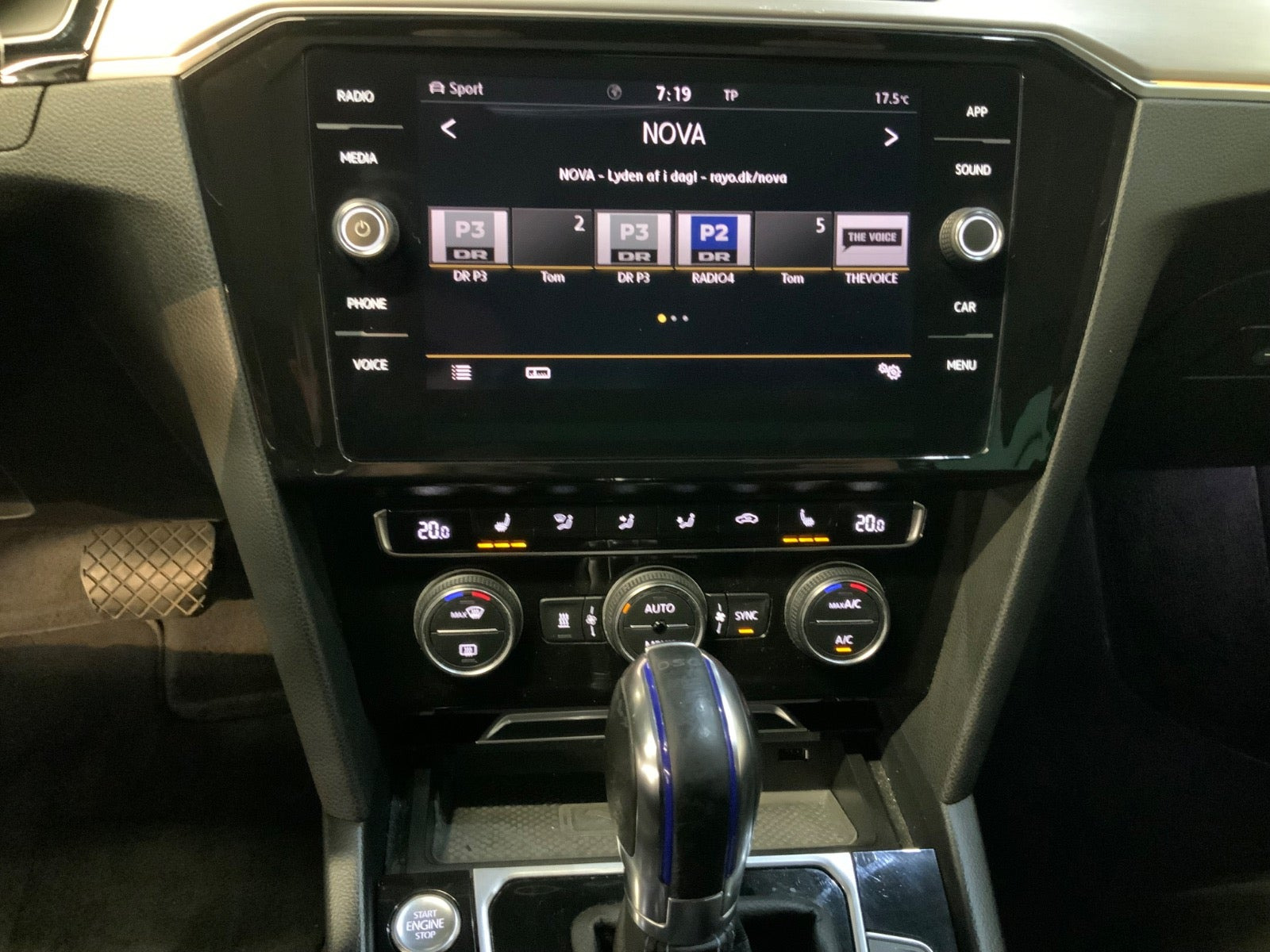Hvid VW Passat fra 2018