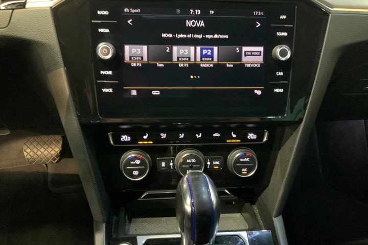 Hvid VW Passat fra 2018