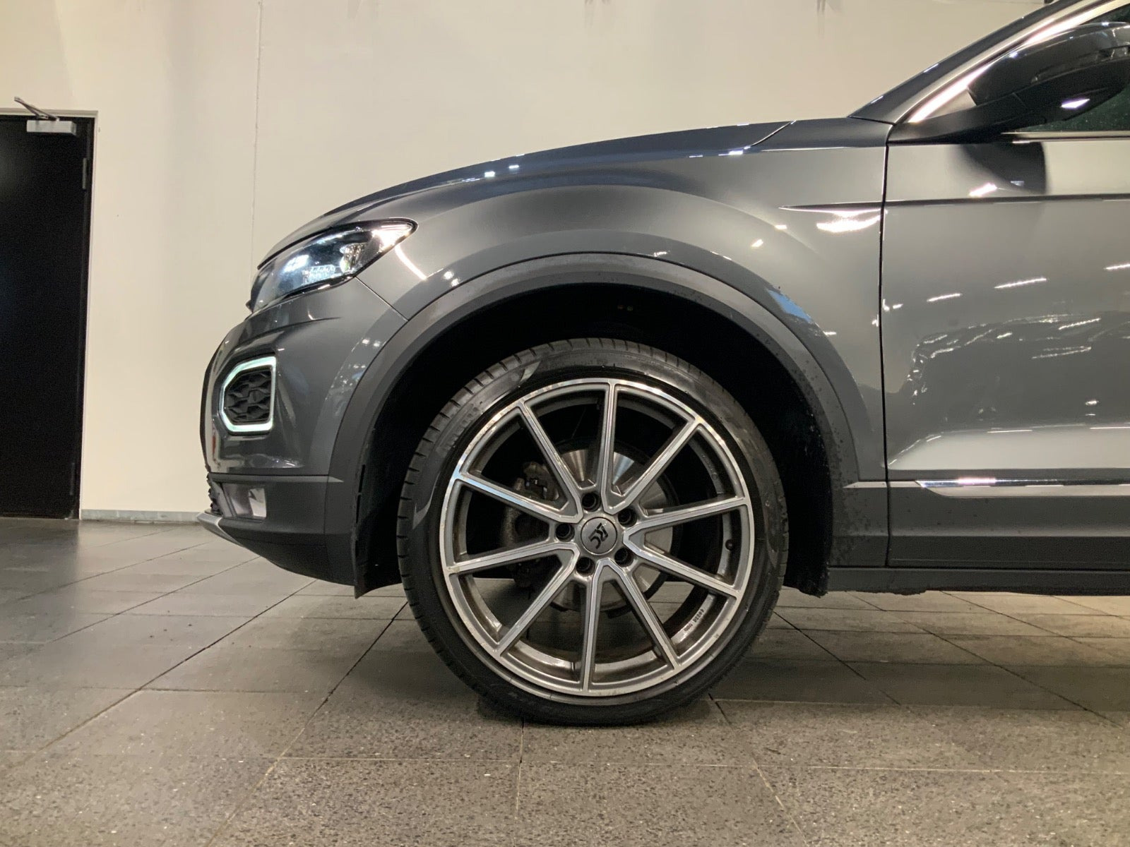 Grå VW T-Roc fra 2020