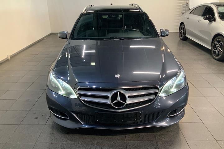 Grå Mercedes E350 fra 2014