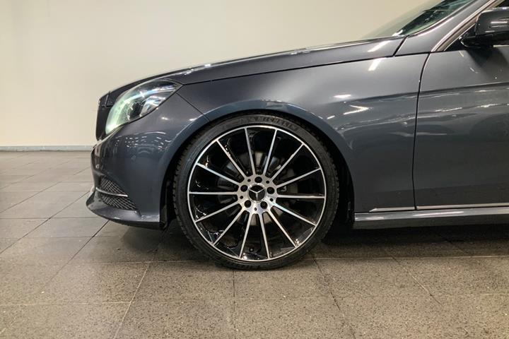 Grå Mercedes E350 fra 2014