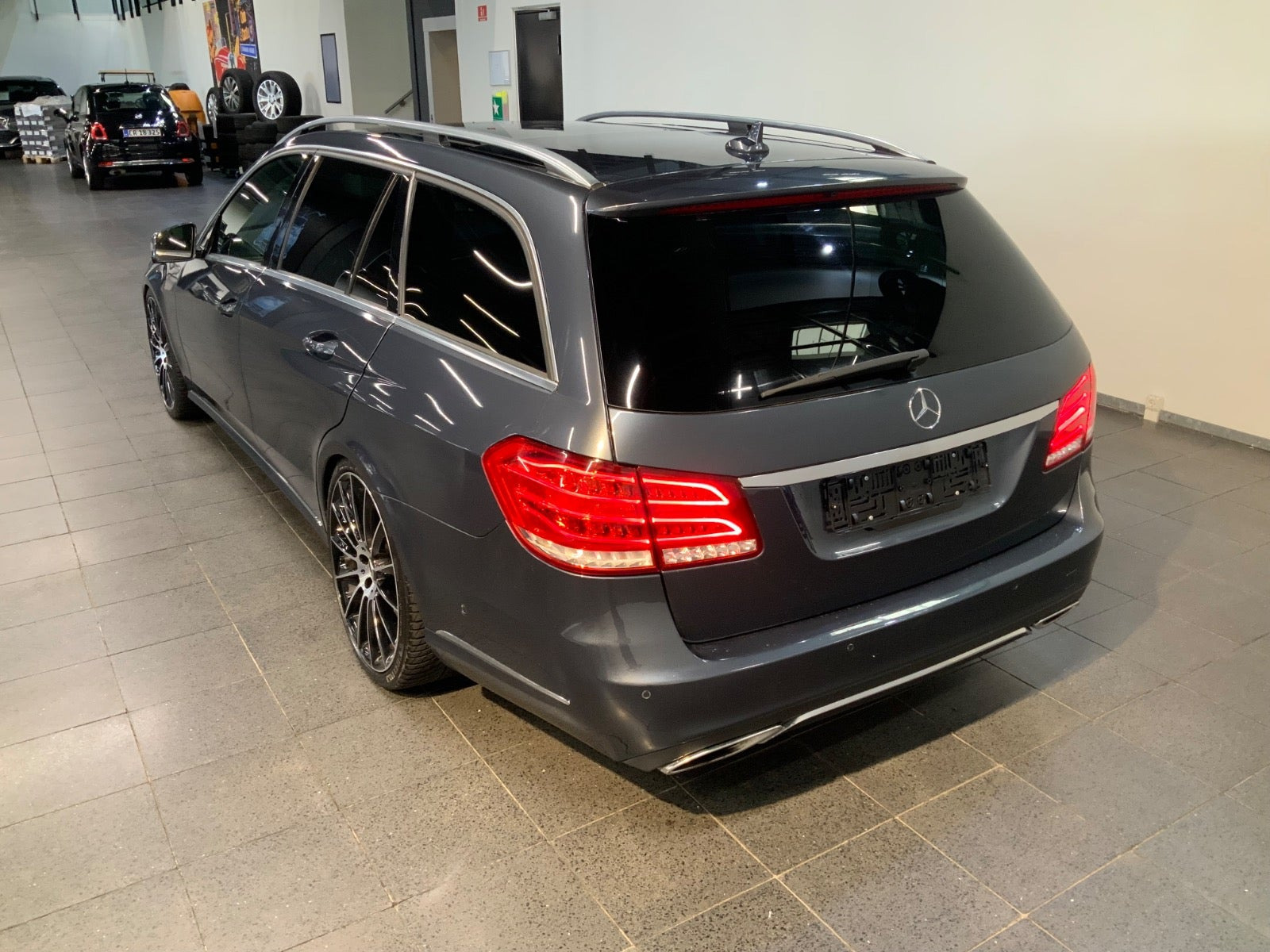 Grå Mercedes E350 fra 2014