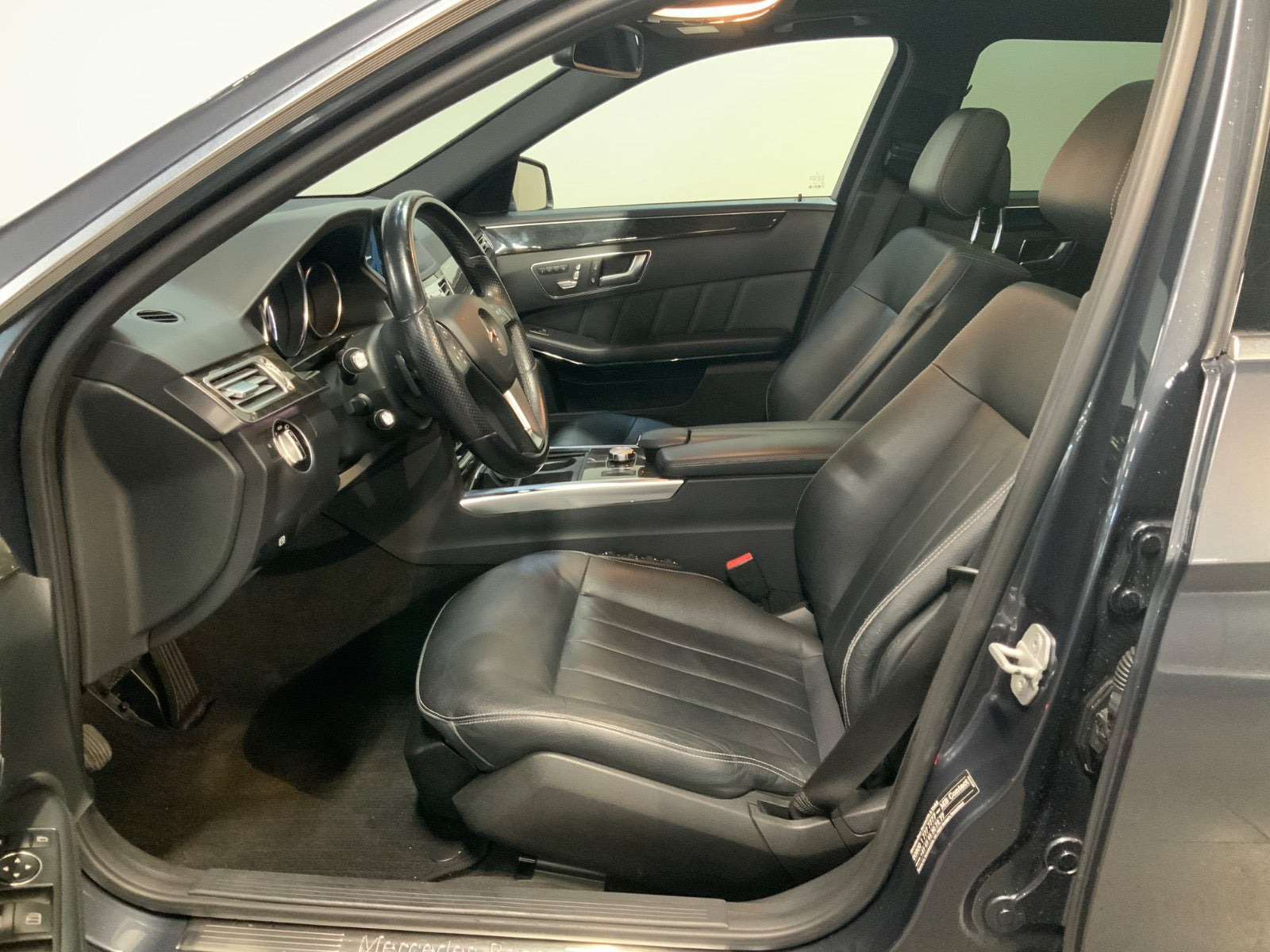 Grå Mercedes E350 fra 2014