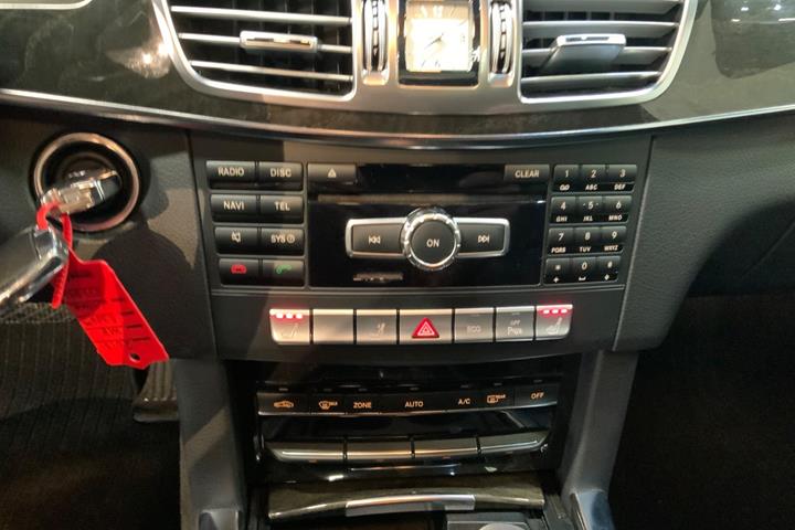 Grå Mercedes E350 fra 2014