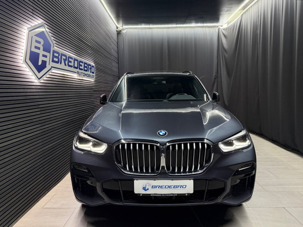 Grå BMW X5 fra 2018