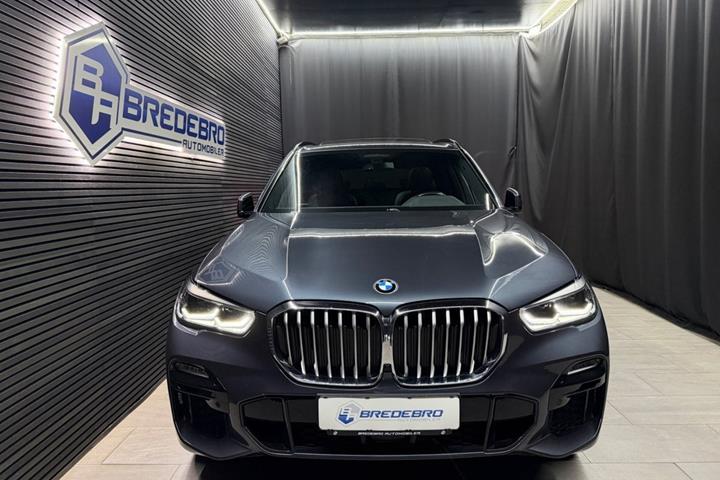 Grå BMW X5 fra 2018