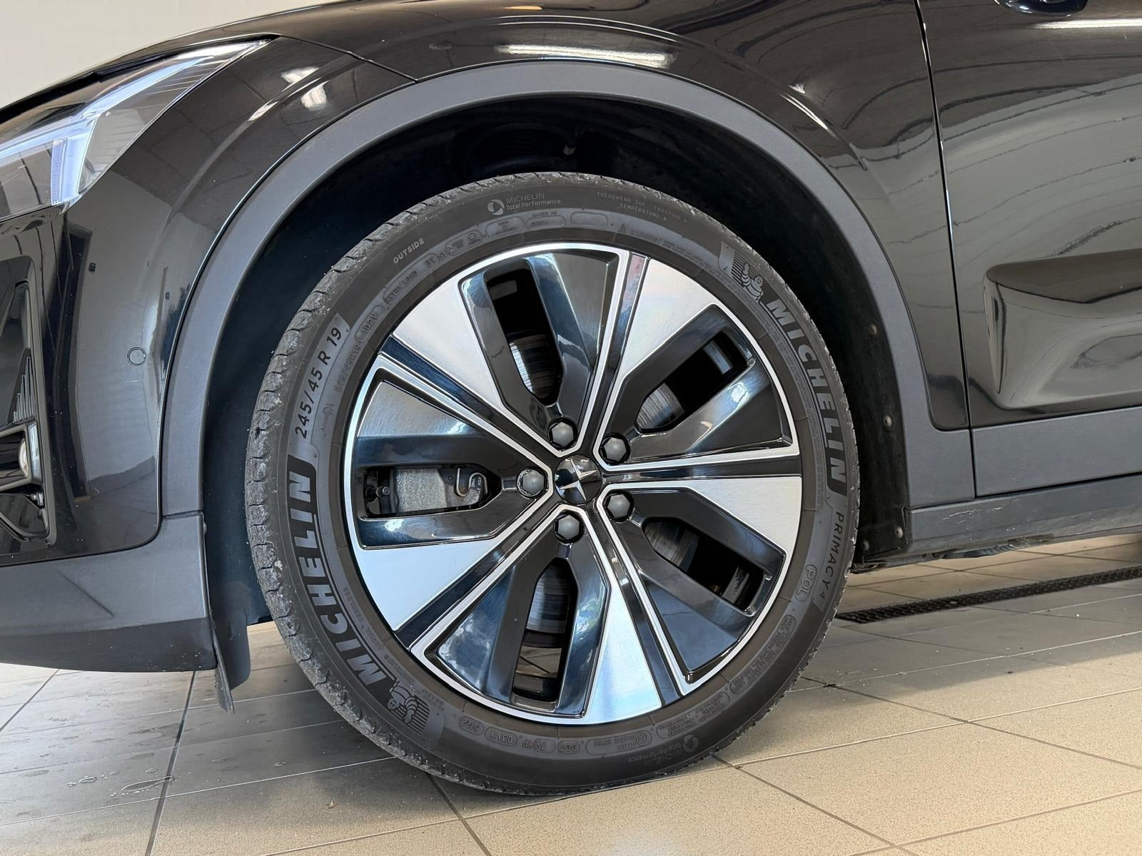 Sort Polestar 2 fra 2023