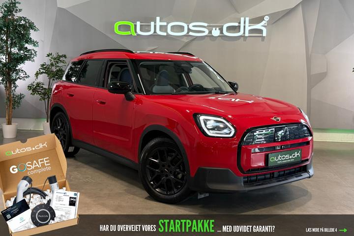 Rød Mini Countryman E fra 2025 set udefra