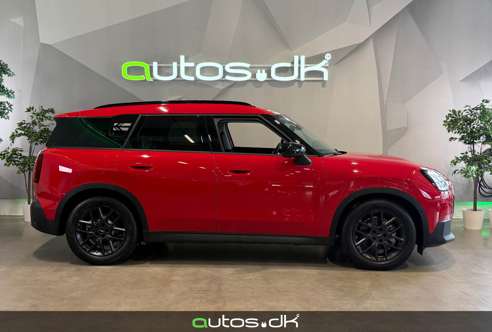 Rød Mini Countryman E fra 2025