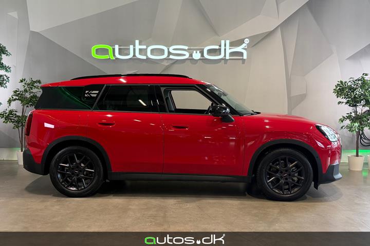Rød Mini Countryman E fra 2025