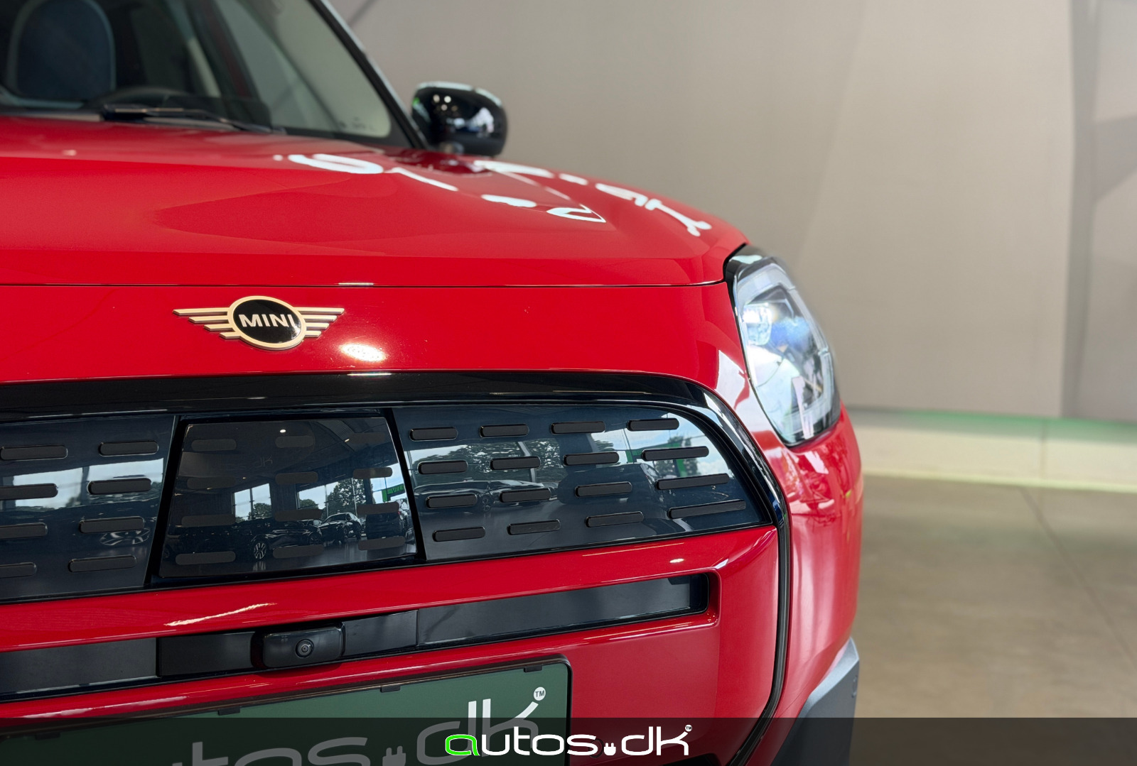 Rød Mini Countryman E fra 2025