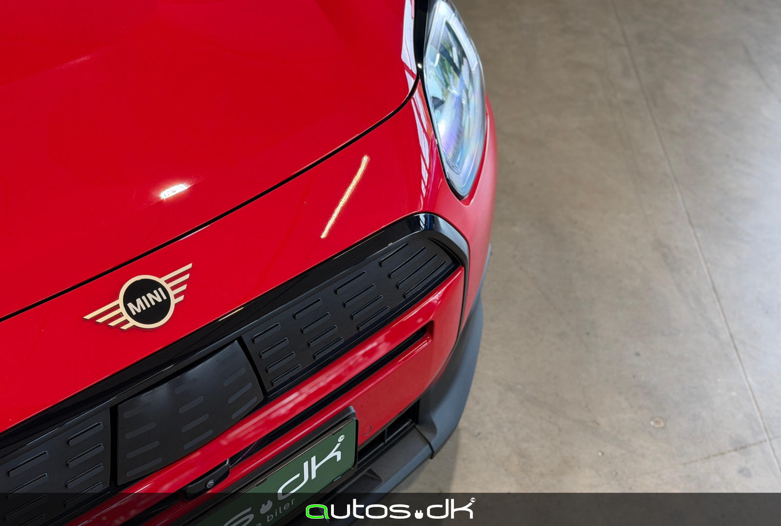 Rød Mini Countryman E fra 2025
