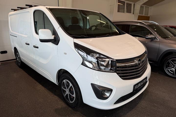 Hvid Opel Vivaro fra 2016