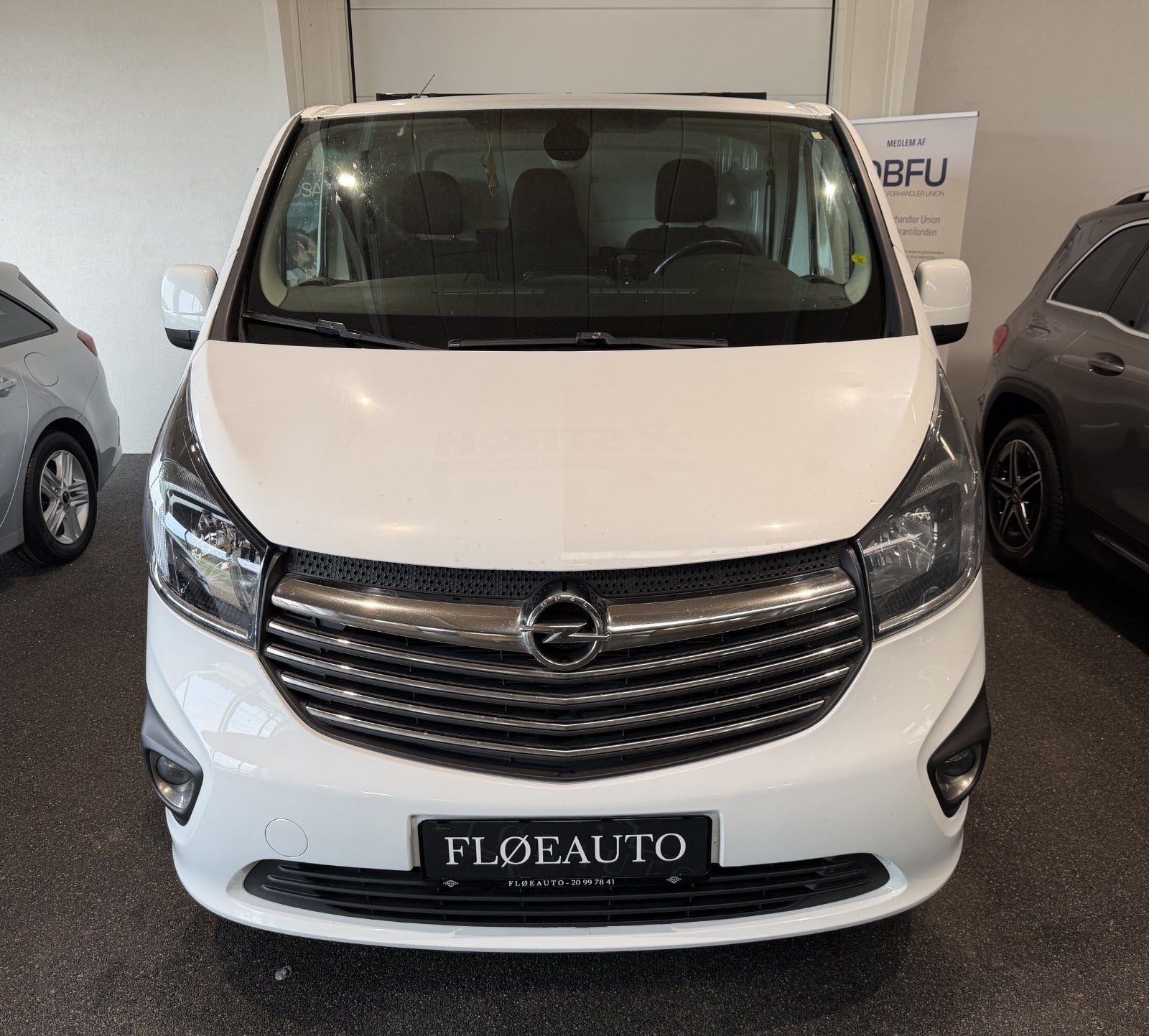 Hvid Opel Vivaro fra 2016