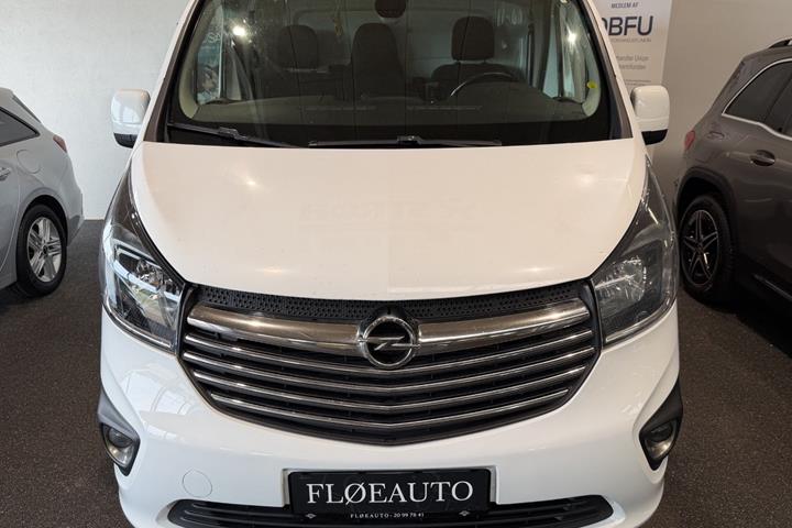 Hvid Opel Vivaro fra 2016