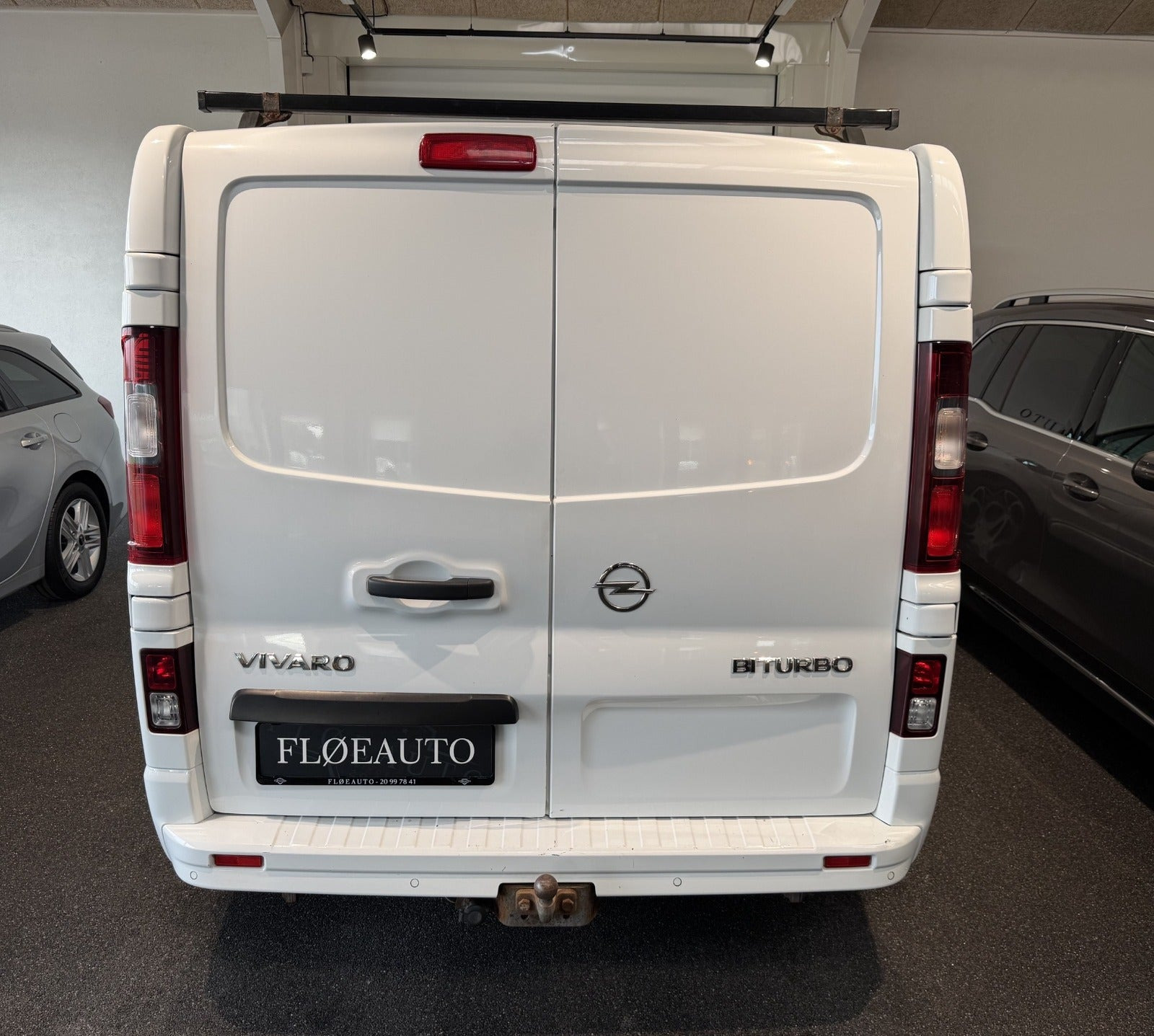 Hvid Opel Vivaro fra 2016