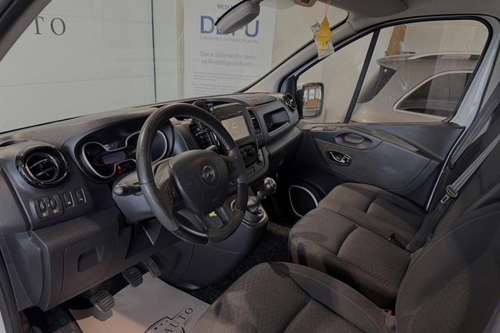 Hvid Opel Vivaro fra 2016