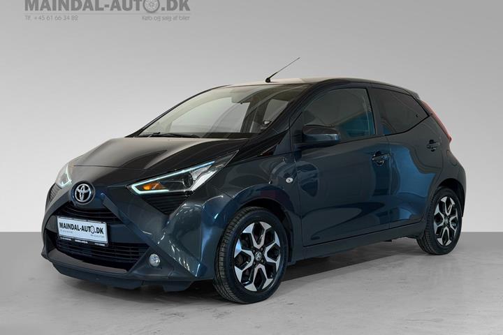 Grå Toyota Aygo fra 2020 set udefra