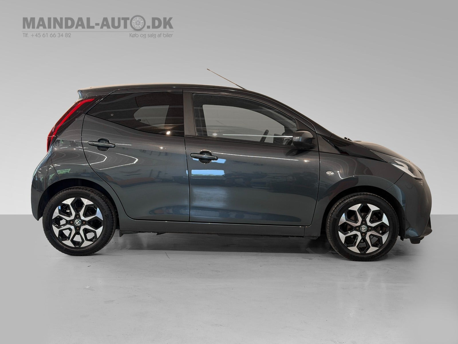 Grå Toyota Aygo fra 2020