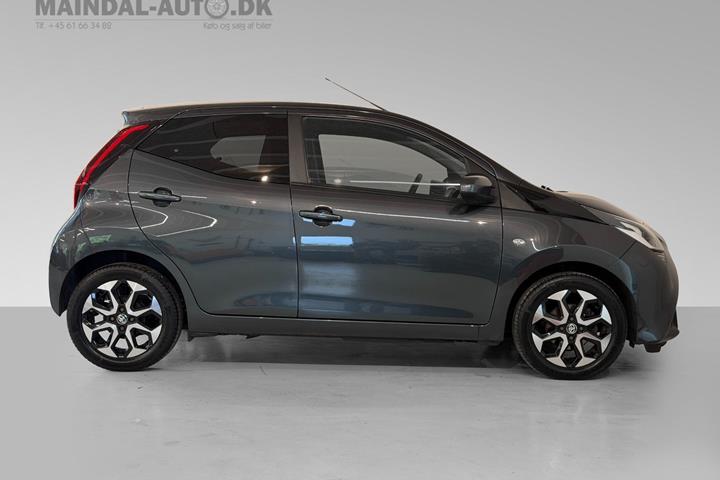 Grå Toyota Aygo fra 2020