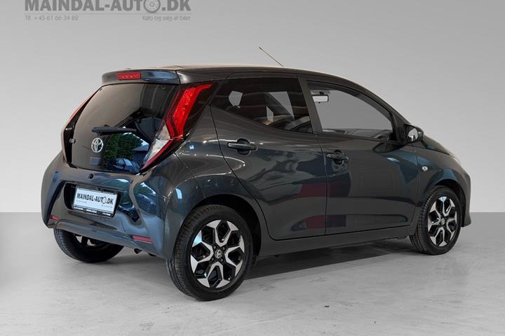 Grå Toyota Aygo fra 2020