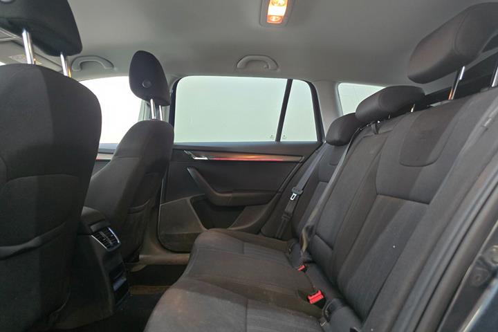 Grå Skoda Octavia fra 2018