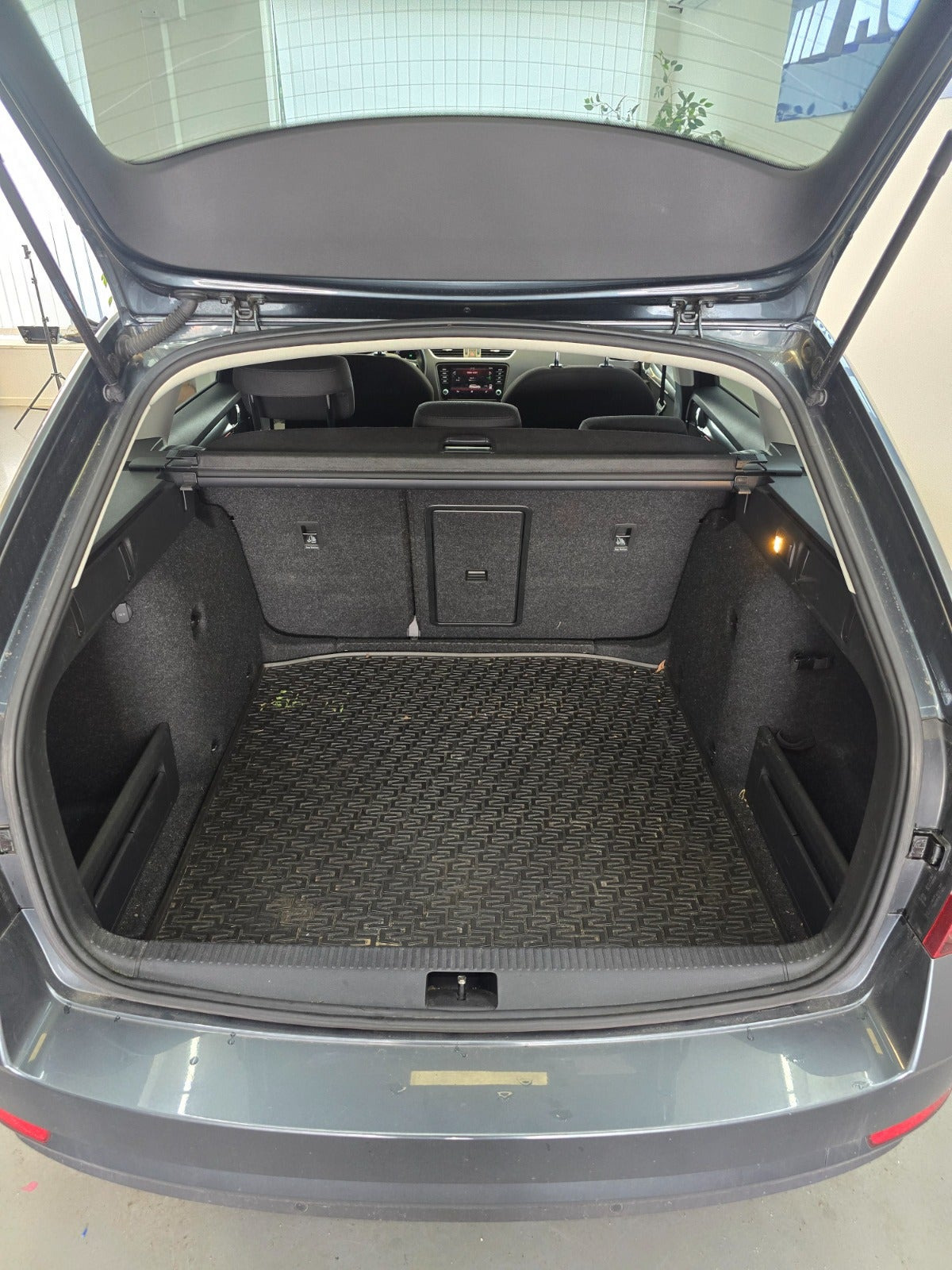 Grå Skoda Octavia fra 2018