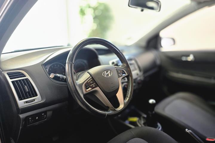 Sort Hyundai i20 fra 2013