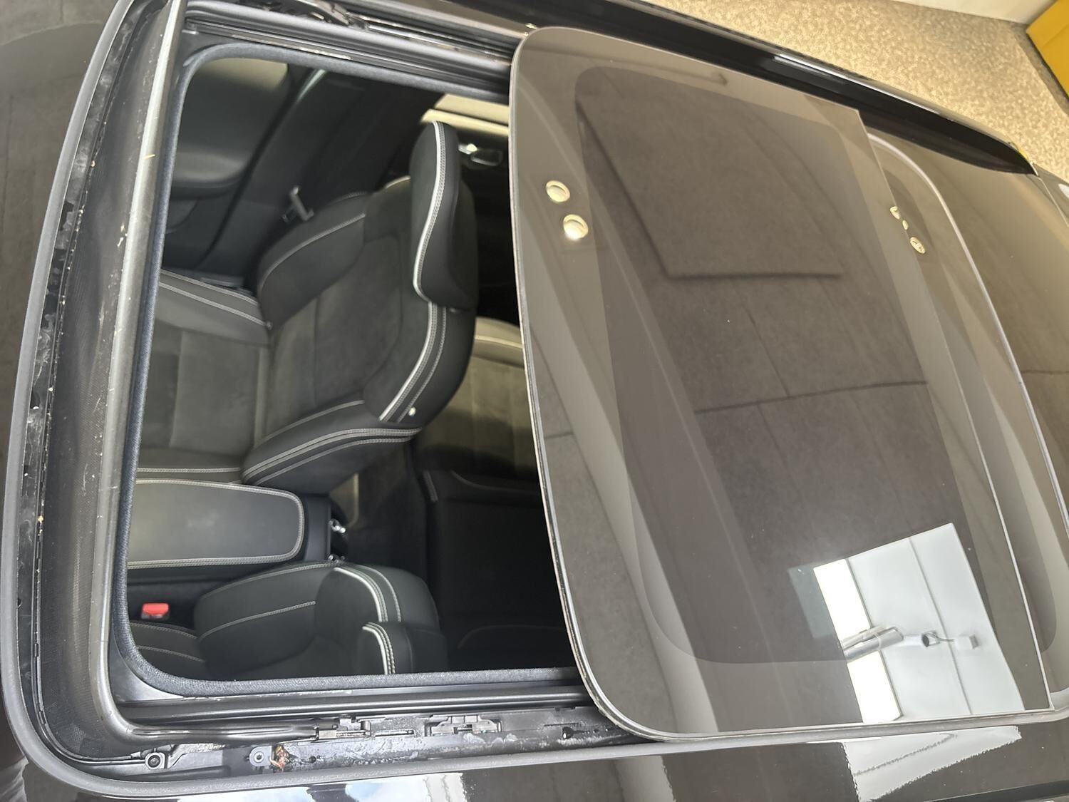 Grøn Volvo EX40 fra 2026