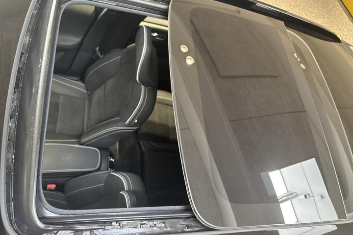 Grøn Volvo EX40 fra 2026
