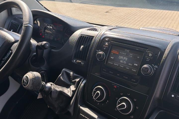 Hvid Peugeot Boxer 333 fra 2017