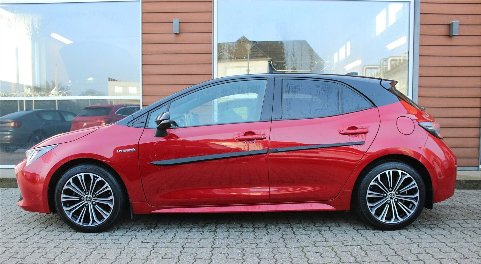 Rød Toyota Corolla fra 2019