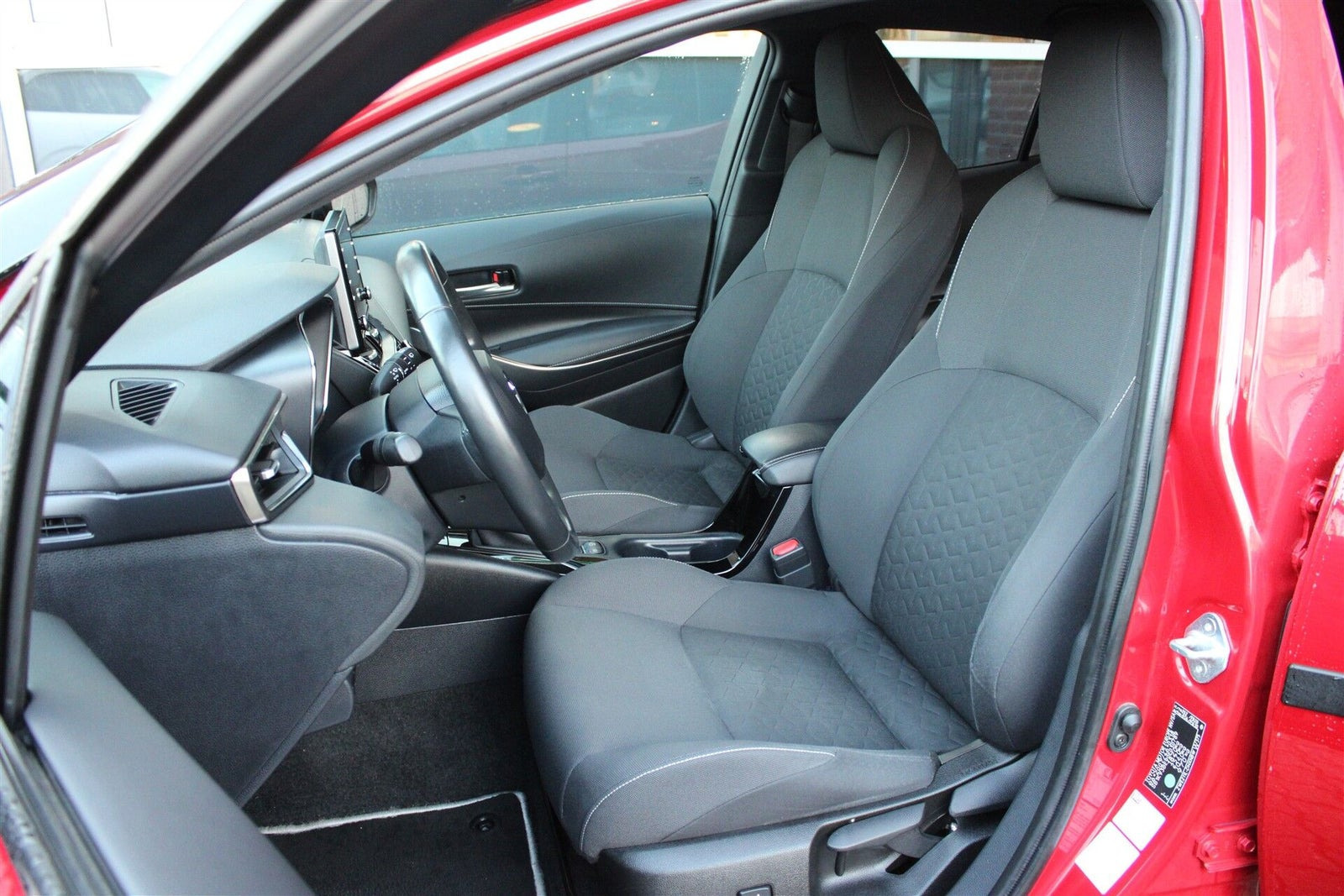 Rød Toyota Corolla fra 2019