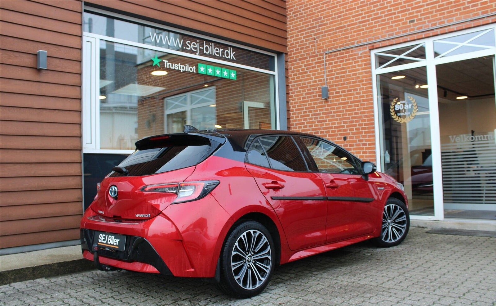 Rød Toyota Corolla fra 2019