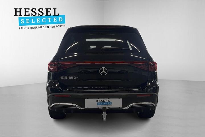 Sort Mercedes EQB250+ fra 2024