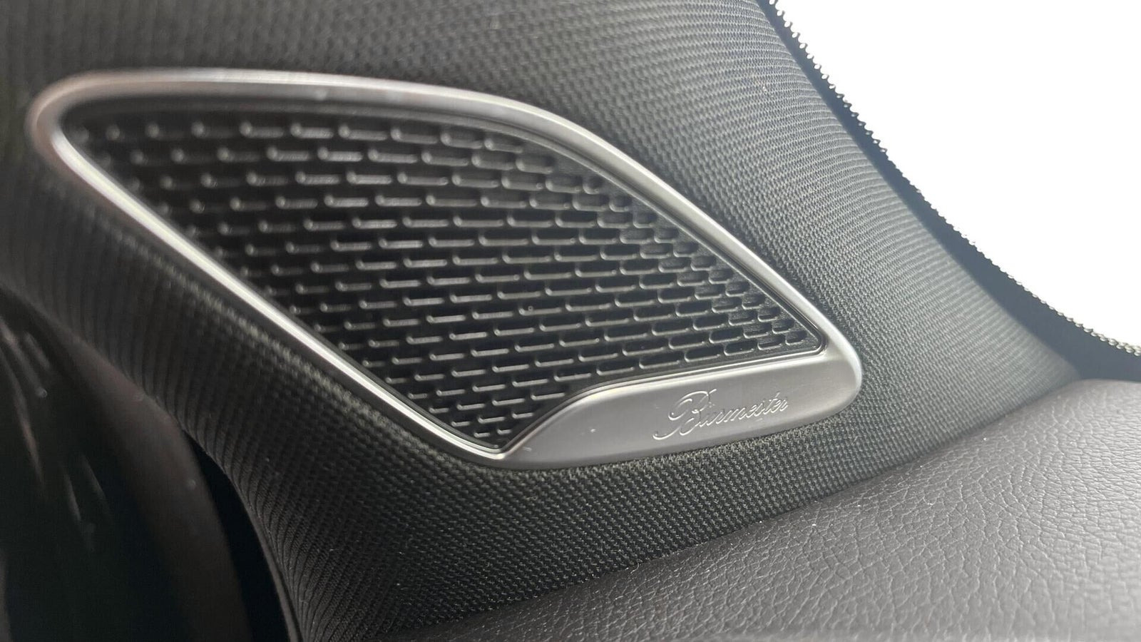 Sort Mercedes EQB250+ fra 2024