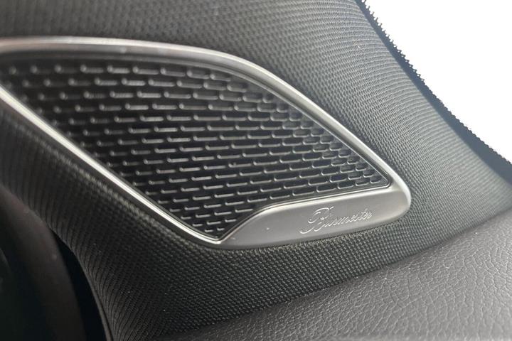 Sort Mercedes EQB250+ fra 2024