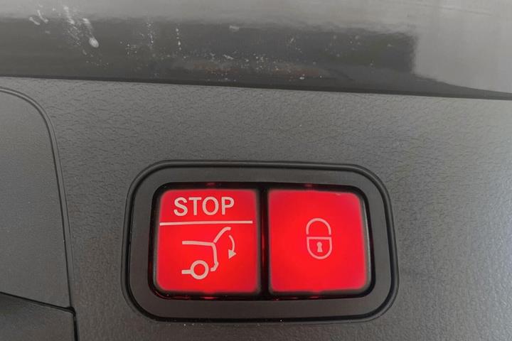 Sort Mercedes EQB250+ fra 2024