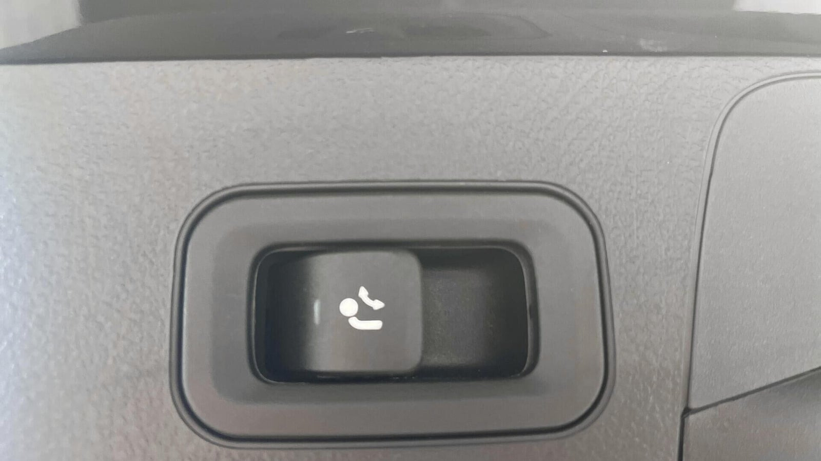 Sort Mercedes EQB250+ fra 2024