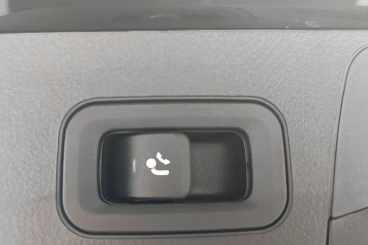 Sort Mercedes EQB250+ fra 2024