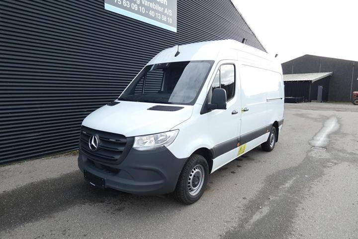 Hvid Mercedes Sprinter 317 fra 2024